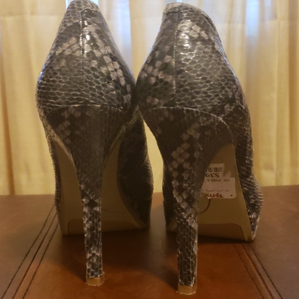 Shoes - Picture 3 of 6